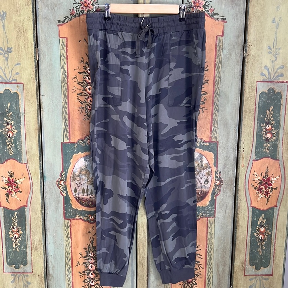 XL Splendid Joggers green cammo